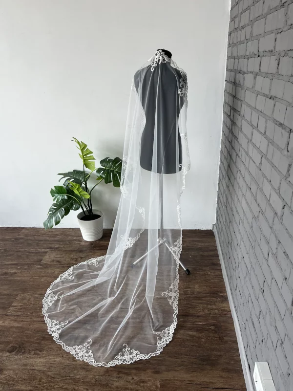 veil mantilla style