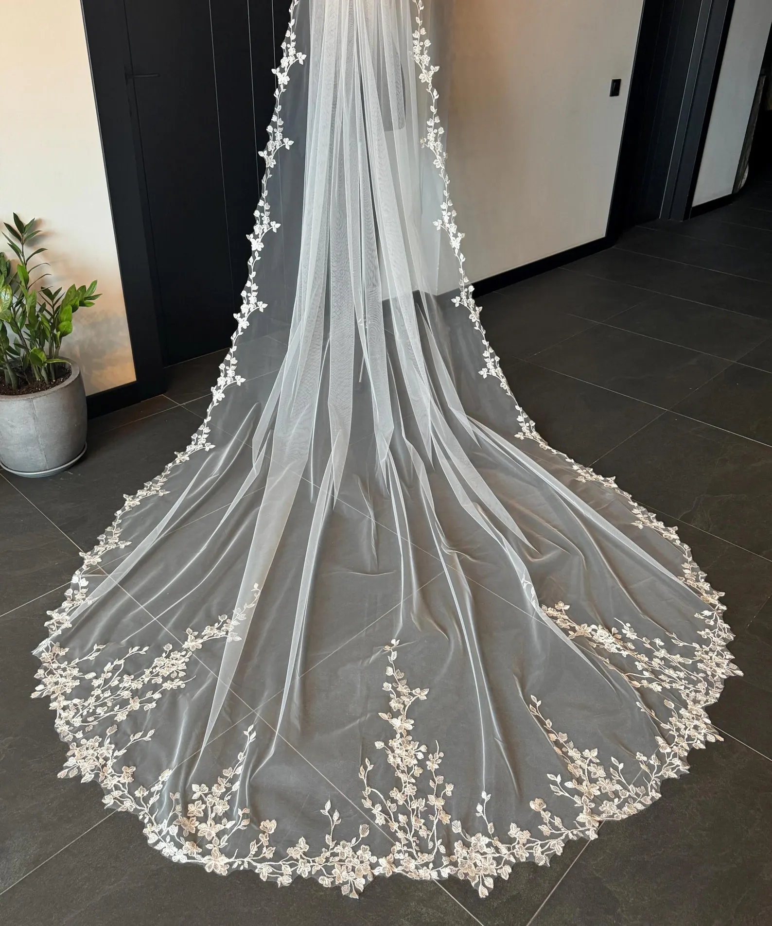 il 1588xN.6490014843 ce54 Handmade Cathedral Veil with Delicate Embroidery
